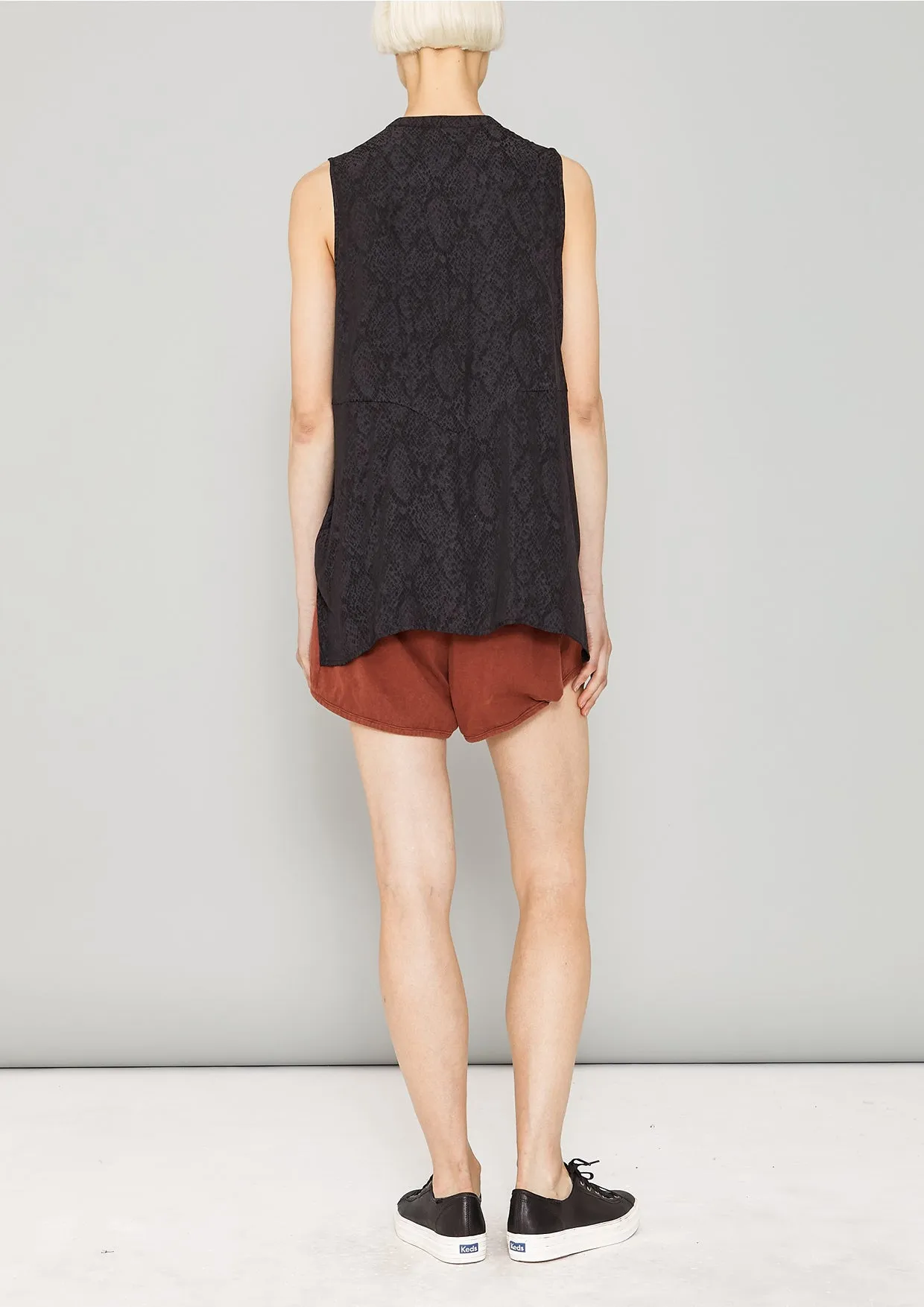 BLOUSE SLEEVELESS - JACQUARD SATIN black snake