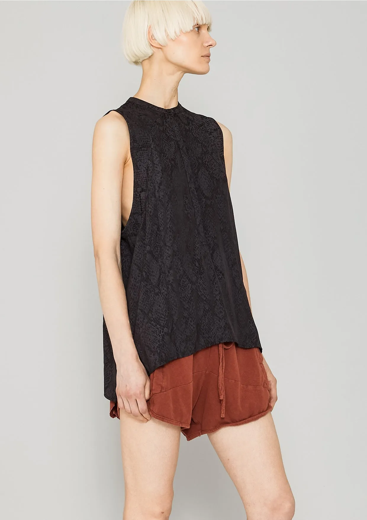 BLOUSE SLEEVELESS - JACQUARD SATIN black snake