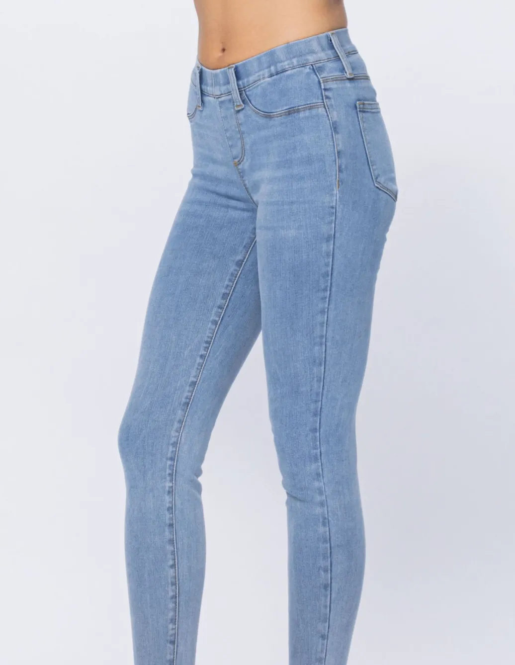 Judy Blue Light Wash Mid Rise Pull On Skinny Jeggings {Jeans}