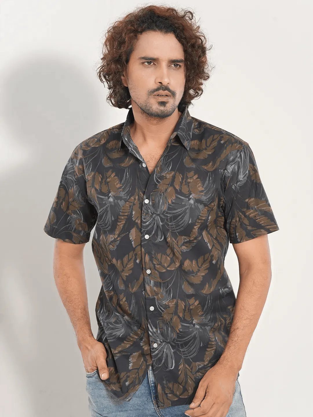 Men's Short Sleeve Printed Shirt in Midnight Black