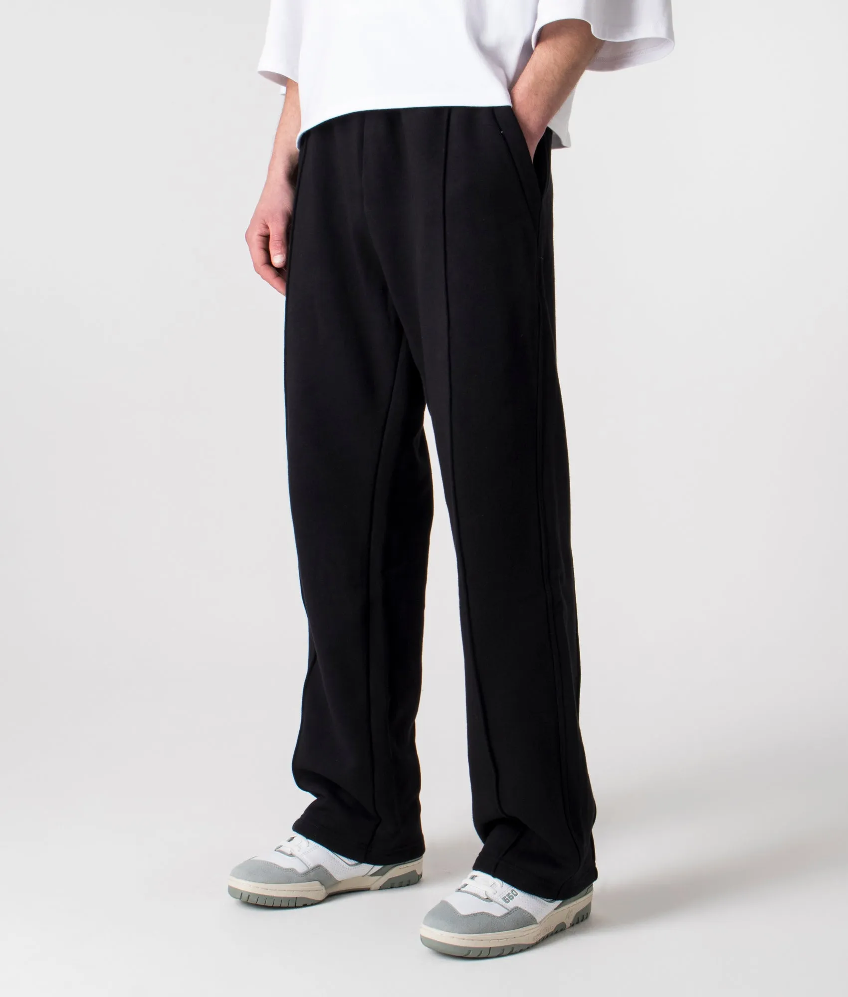 Relaxed Fit Essential Pleated Sweatpants